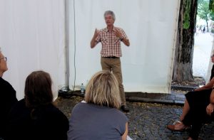 Rainer Teichmann Erzähler aus Wasserburg mit Lebenssterne beim Weinfest